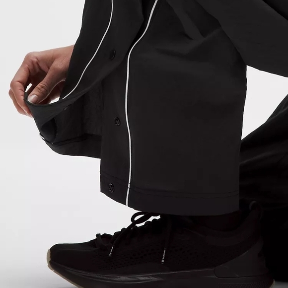 NWT Lululemon Crinkle Nylon Mid-Rise Track Pant
Wordmark - Picture 5 of 8